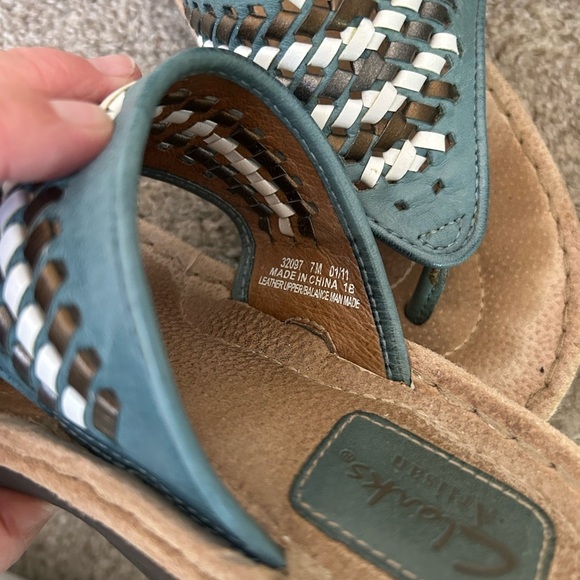 Clark’s Artisan woven leather comfort sandal. Vacation. Beach. EUC. Cushion! Sz7 - Picture 7 of 9